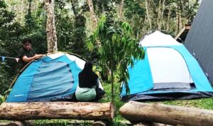 Pondok Meja Luar Ruangan