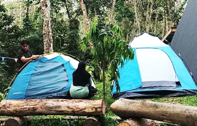 Pondok Meja Luar Ruangan