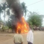 Warga Sabak Bakar Truk
