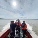 Pompong Dihantam Ombak