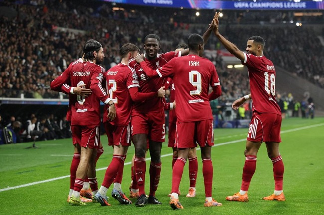 Liverpool Kalahkan Eintracht Frankfurt