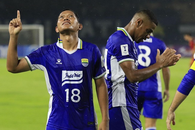 Persib Bandung vs Persis Solo