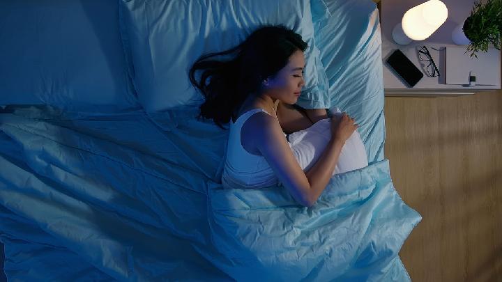 Tidur dengan Lampu Menyala