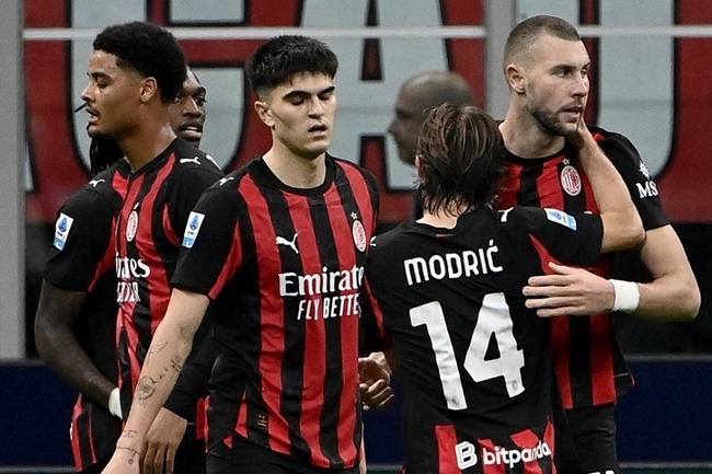 AC Milan Kalahkan AS Roma