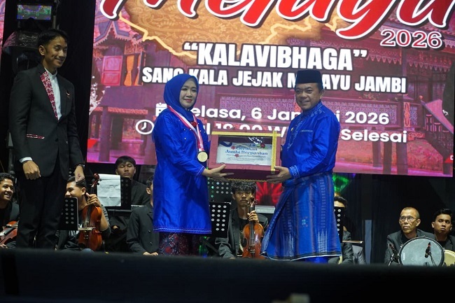 Hesti Haris Raih Rekor MURI