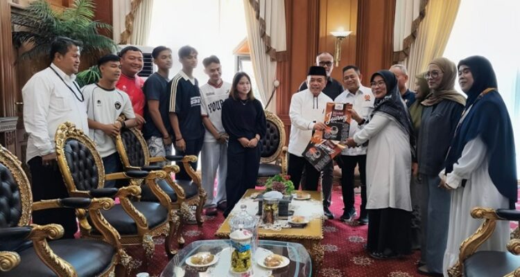 Gubernur Al Haris Umrohkan Orang Tua