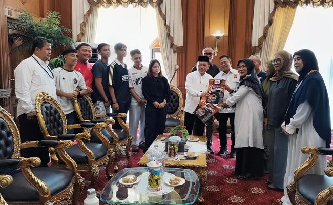 Gubernur Al Haris Umrohkan Orang Tua