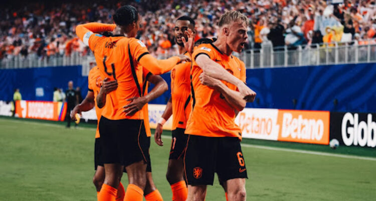 Brobbey Cetak Gol Lagi