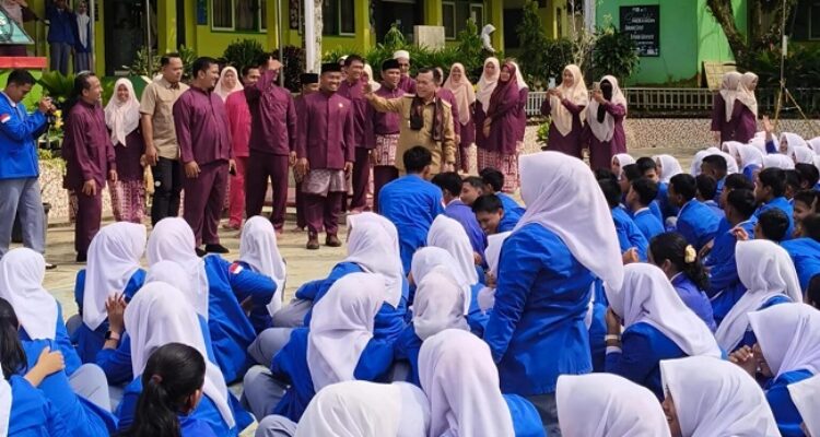Gubernur Al Haris Resmikan Panggung